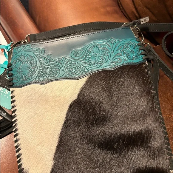 MONTANA WEST 100% LEATHER ENGRAVED TURQUOISE/HALF WHITE /BLACK COWHIDE PURSE - Picture 2 of 8
